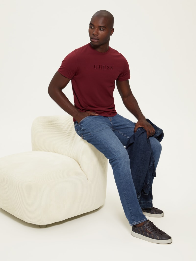 Guess Embroidered Logo Tee - Vino Guess Embroidered Logo Tee - Vino