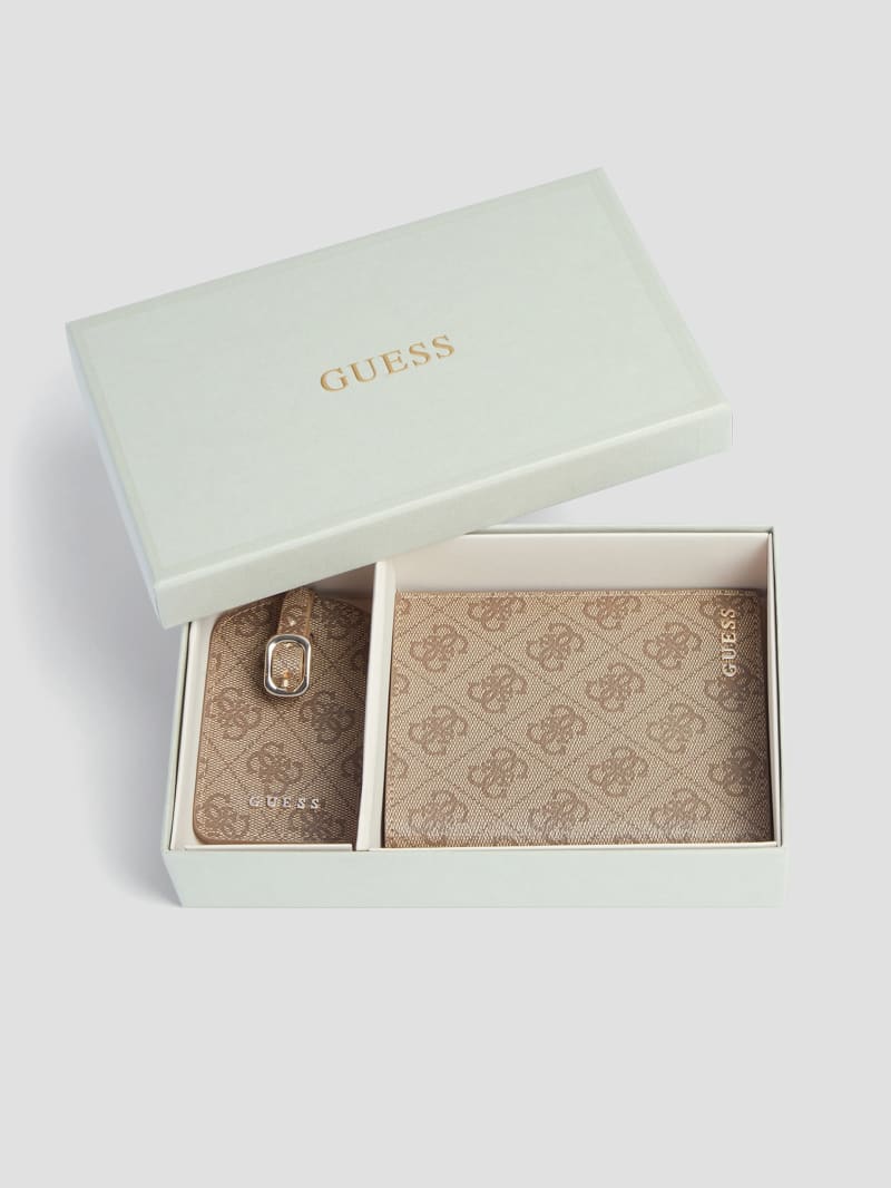 Guess Passport Case and Luggage Tag Gift Set - Latte Logo Guess Passport Case and Luggage Tag Gift Set - Latte Logo